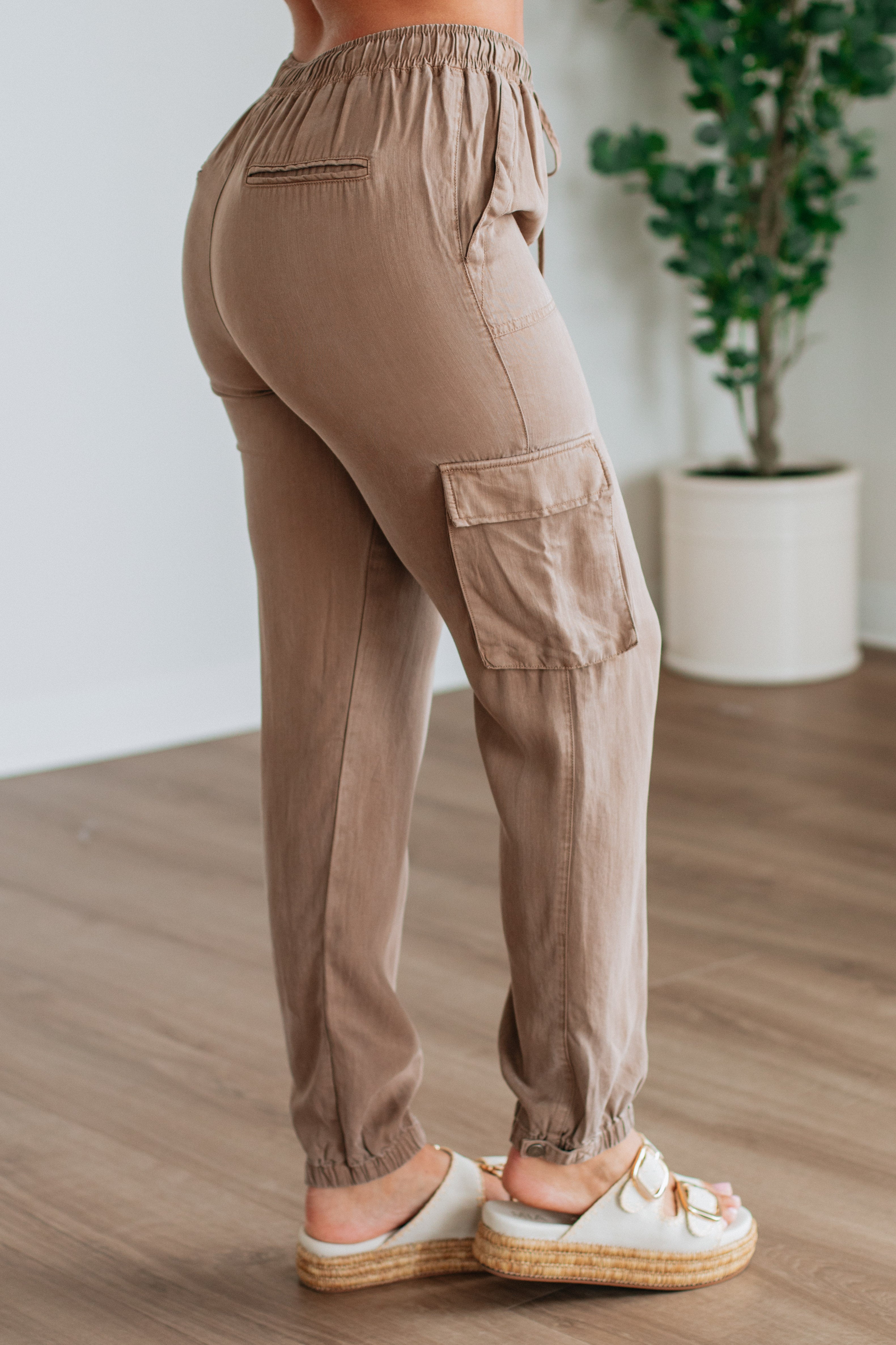 Bodie Cargo Joggers - Dark Sand